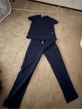 FIGS Navy Women's Scrub Top and Pants Set